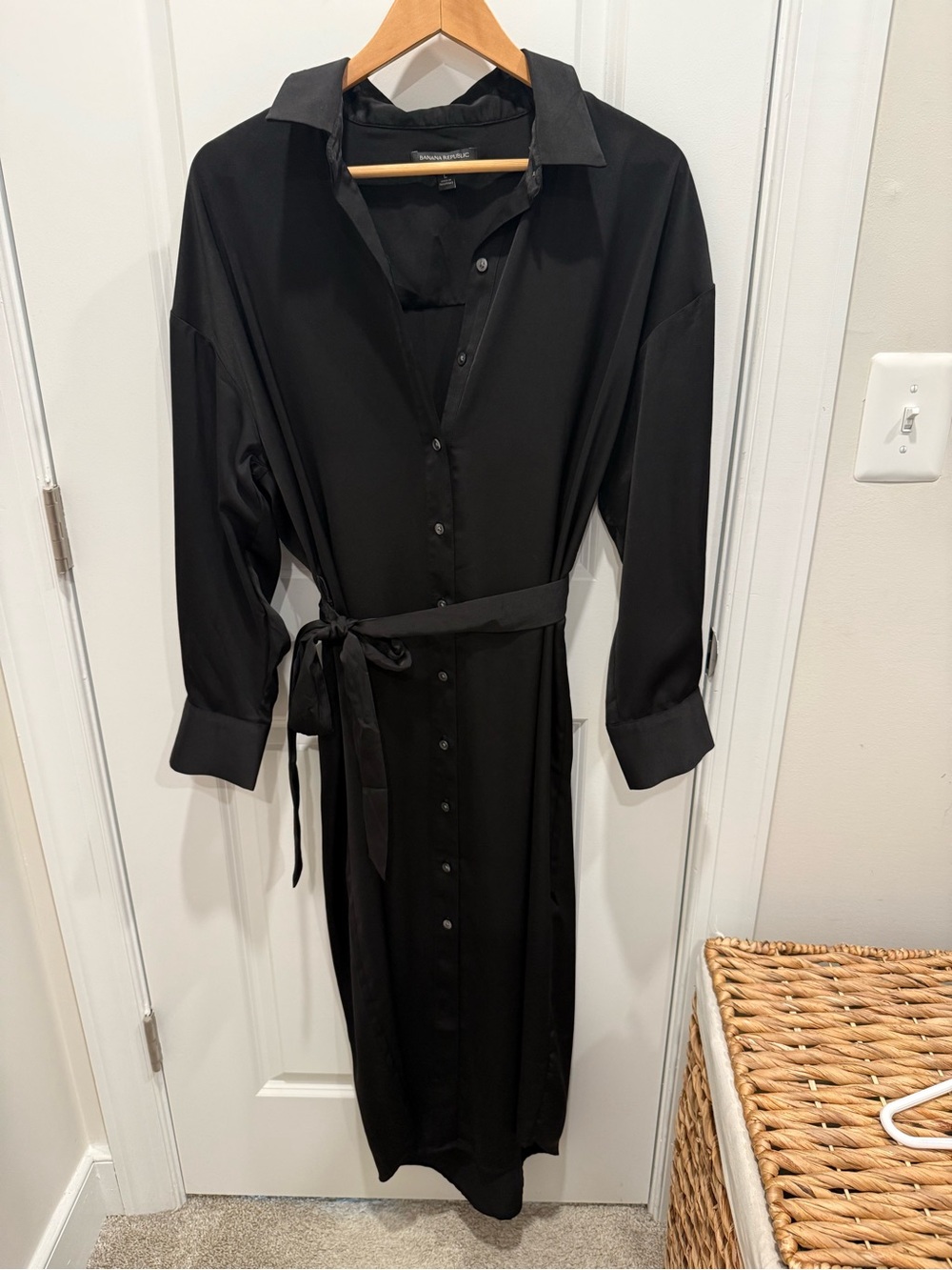 Banana Republic Classic Black Button-Front Shirt Dress with Waist Tie silk like